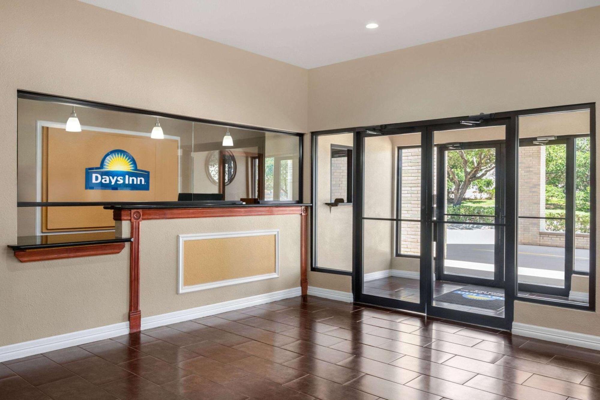 Days Inn By Wyndham San Antonio Near Fiesta Park Esterno foto